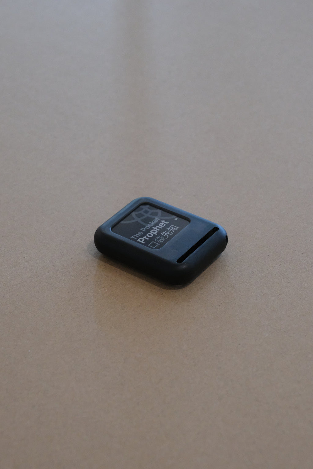 Rand/0 PocketProphet™ — Pocket Decision Engine with E-Paper Display